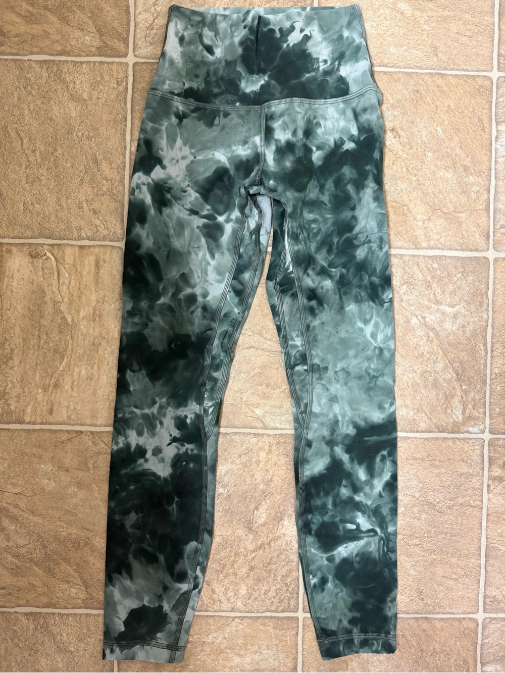 NWOT LULULEMON ALIGN 25” DIAMOND DYE